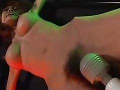 Кичинекей азиатская связали жана забавлялся