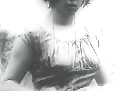 Танцовщица нарын траве